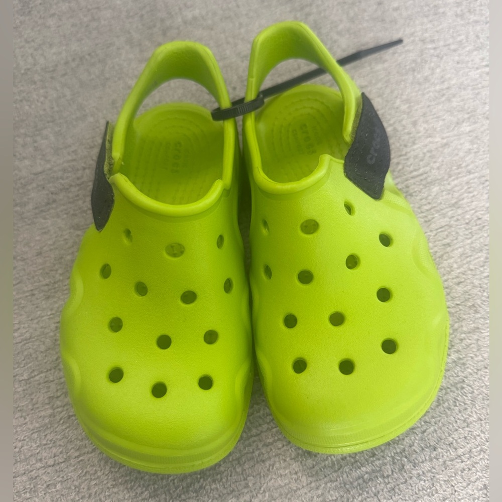 NEW Crocs 204021 Swiftwater Wave Kids Summer Water Sandals In Volt Green C10